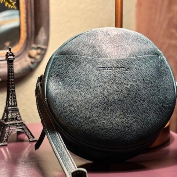 Portland Leather Circle Crossbody ~ Lagoon in Large Version (9 inches) - Picture 2 of 4